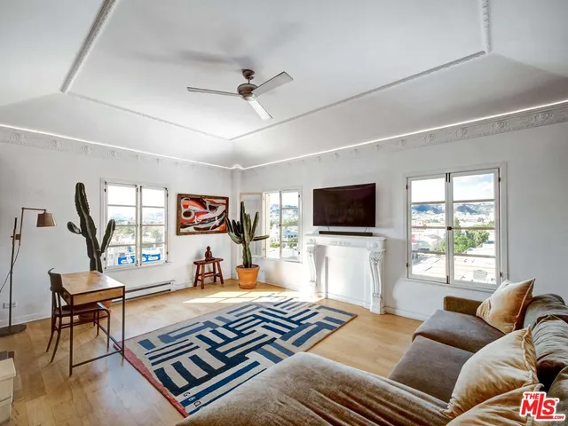 $3,950 | 109 North Sycamore Avenue, Unit 505, Los Angeles, CA 90036