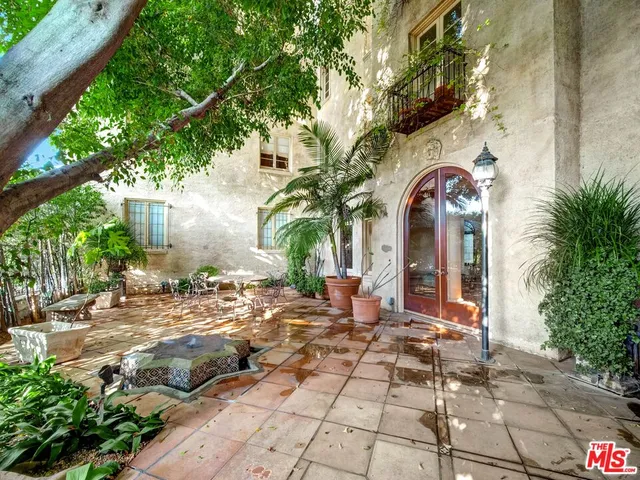 $3,950 | 109 North Sycamore Avenue, Unit 505, Los Angeles, CA 90036