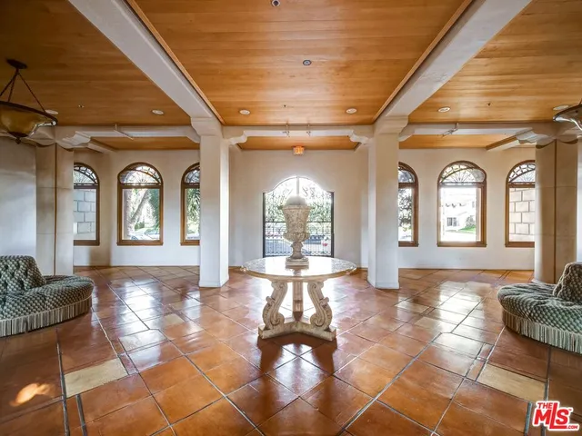 $3,950 | 109 North Sycamore Avenue, Unit 505, Los Angeles, CA 90036