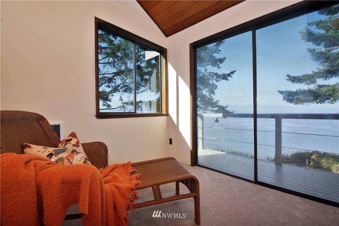 6924 Sills Road Clinton, WA 98236 - Photo 13 of 25 a room with furniture and a window