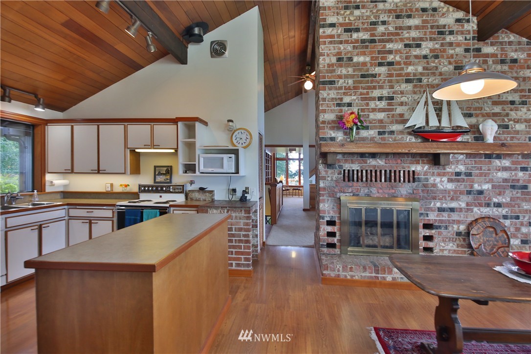 6924 Sills Road Clinton, WA 98236 - Photo 14 of 25 a kitchen with stainless steel appliances granite countertop a stove and a refrigerator