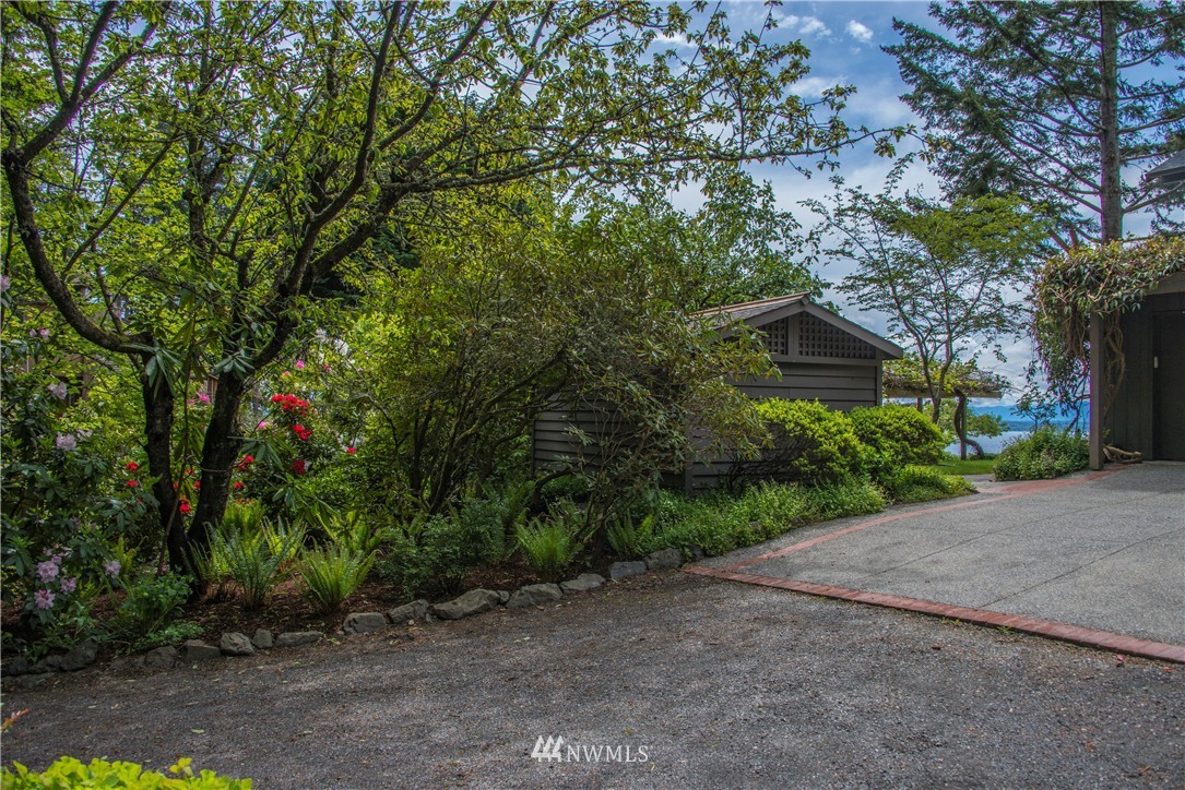 6924 Sills Road Clinton, WA 98236 - Photo 3 of 25 a pathway of a yard