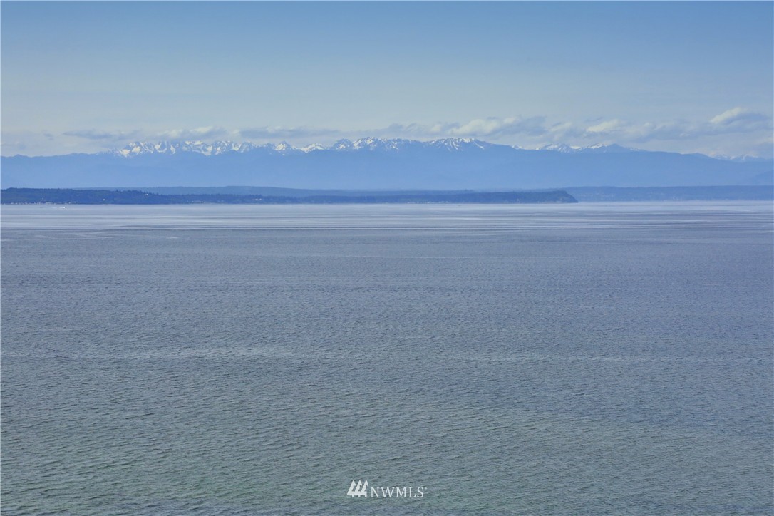 6924 Sills Road Clinton, WA 98236 - Photo 23 of 25 a view of a room