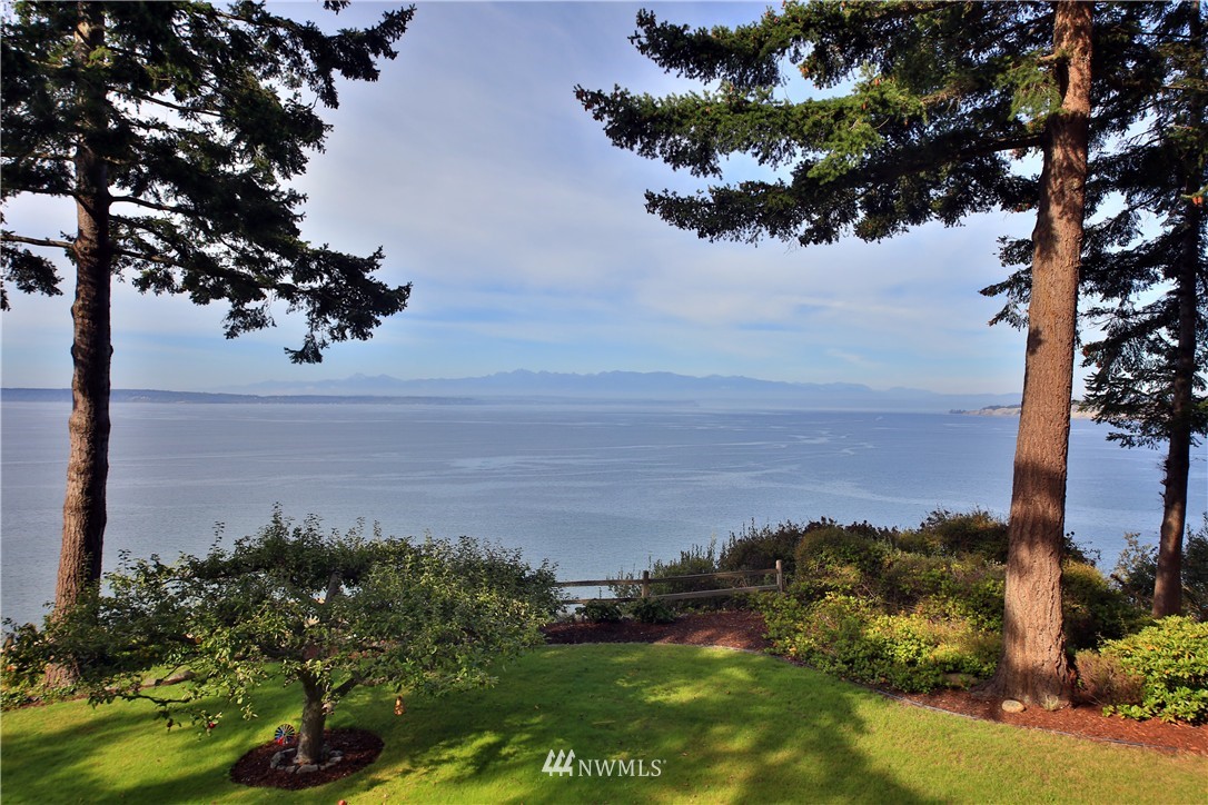 6924 Sills Road Clinton, WA 98236 - Photo 7 of 25 a view of a garden