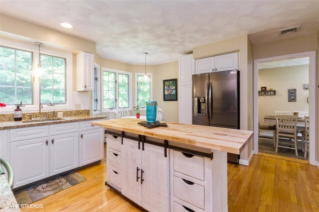 310 Log Road Smithfield, RI 02917 - Photo 8 of 20