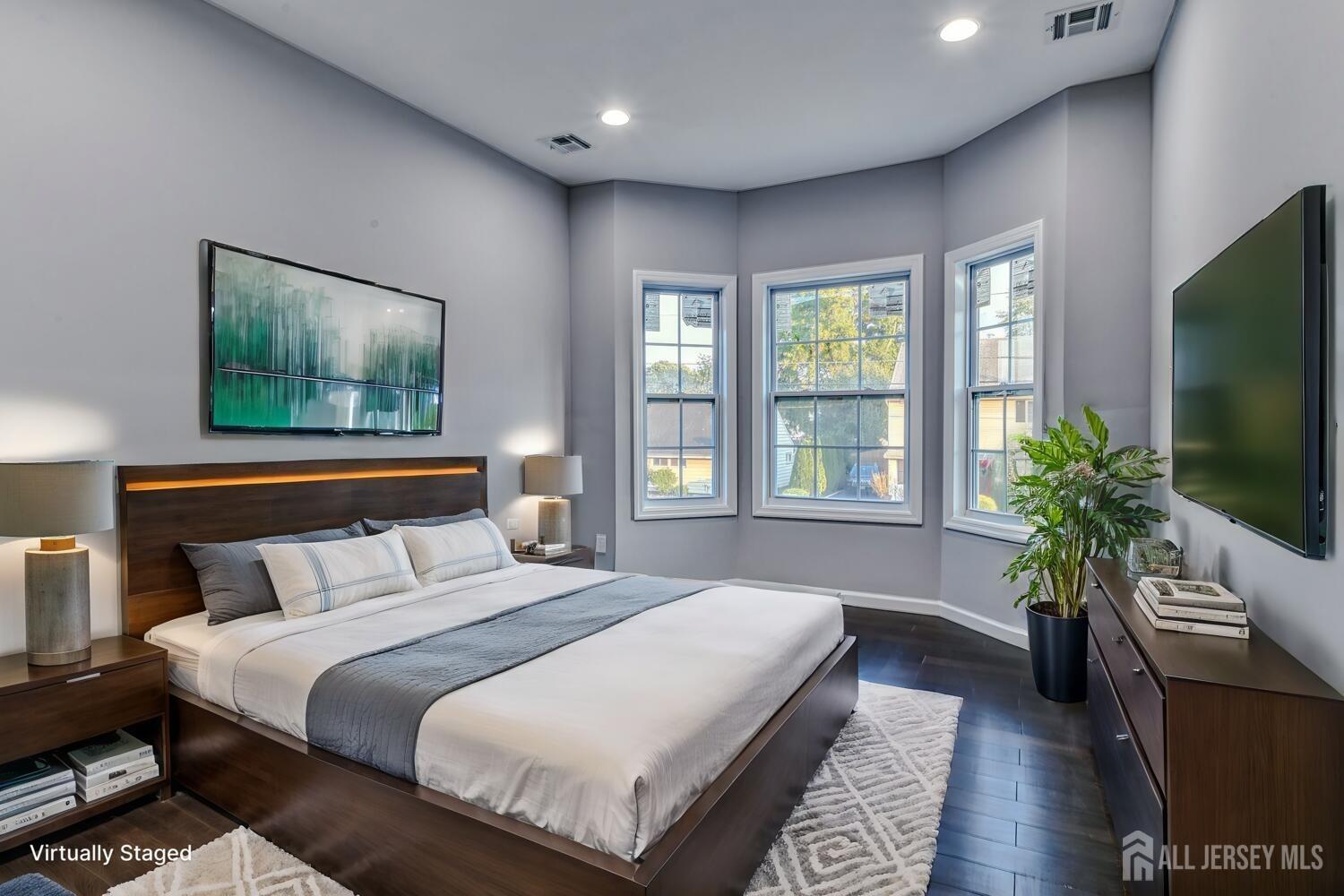 31 Ashley Road Edison, NJ 08817 - Photo 28 of 47 a bedroom with a large bed and a potted plant