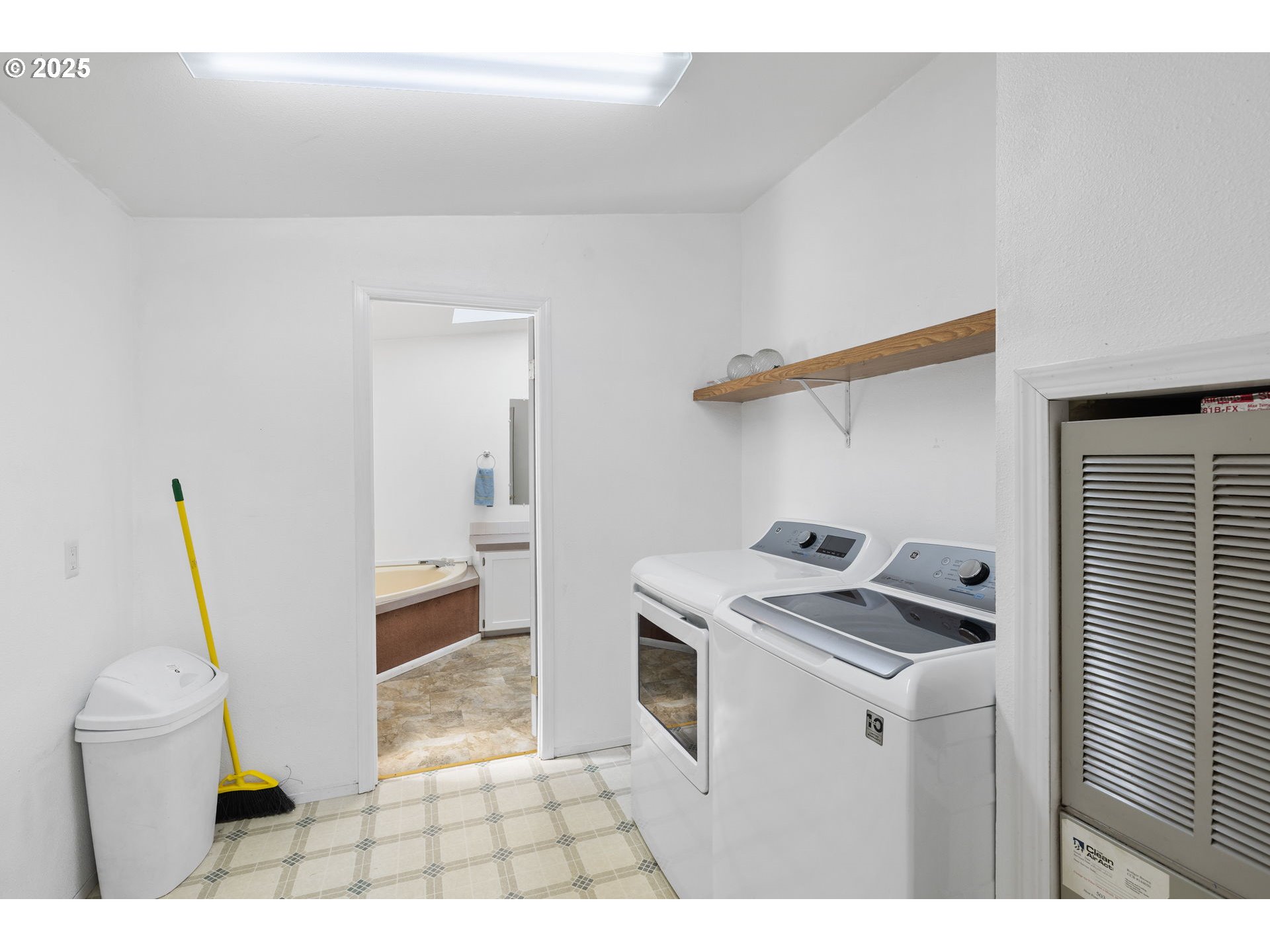 1949 Southeast Palmquist Road, Unit 121 Gresham, OR 97080 - Photo 36 of 37 a utility room with dryer and washer