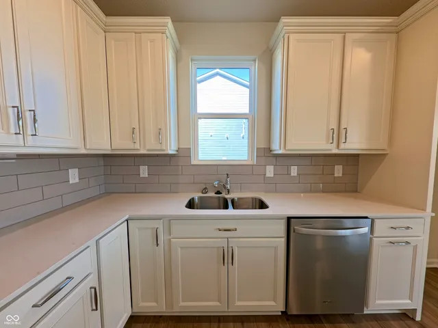 $469,900 | 811 Daisy Street, Greenwood, IN 46143