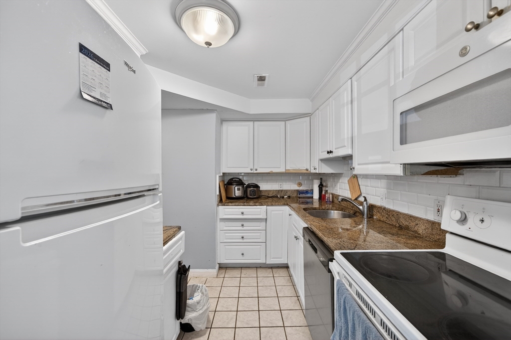 68 Jericho Road, Unit 68 Weston, MA 02493 - Photo 2 of 26