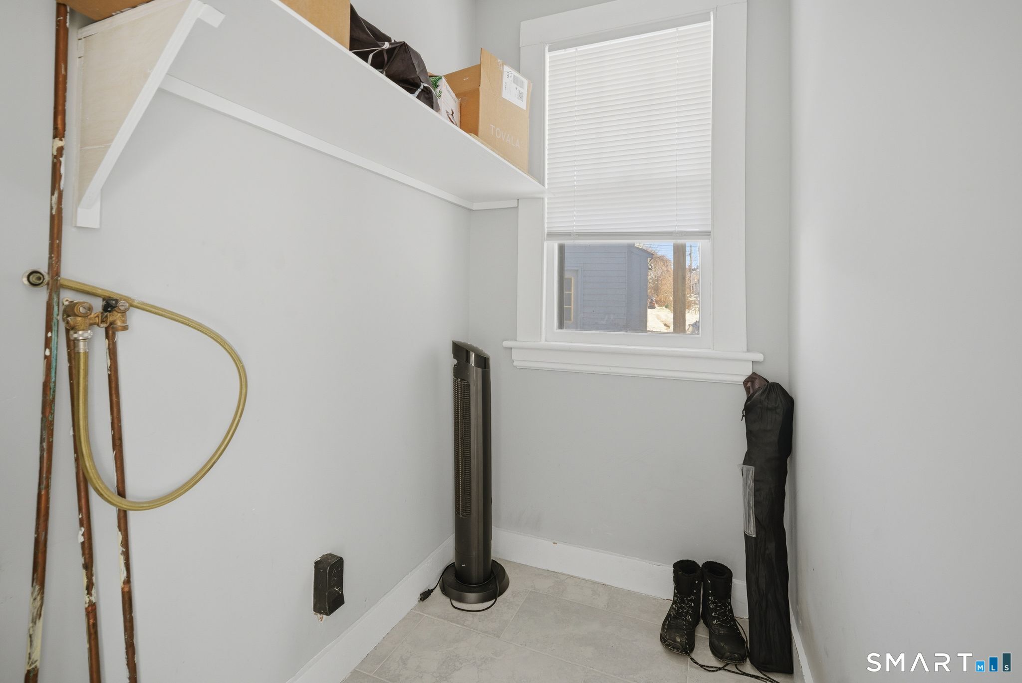 254 Wayne Street Bridgeport, CT 06606 - Photo 12 of 36 The butler's pantry, washer, and dryer hook up