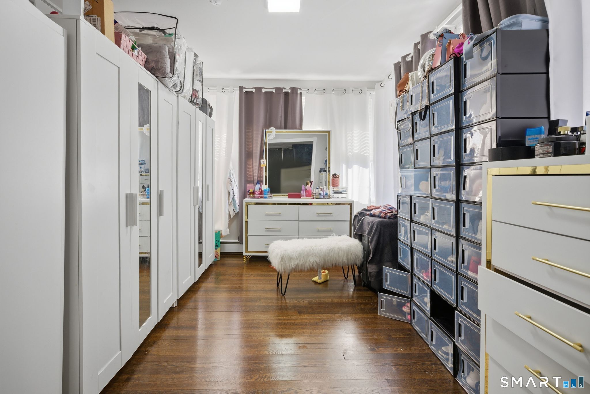 254 Wayne Street Bridgeport, CT 06606 - Photo 28 of 36 Front room