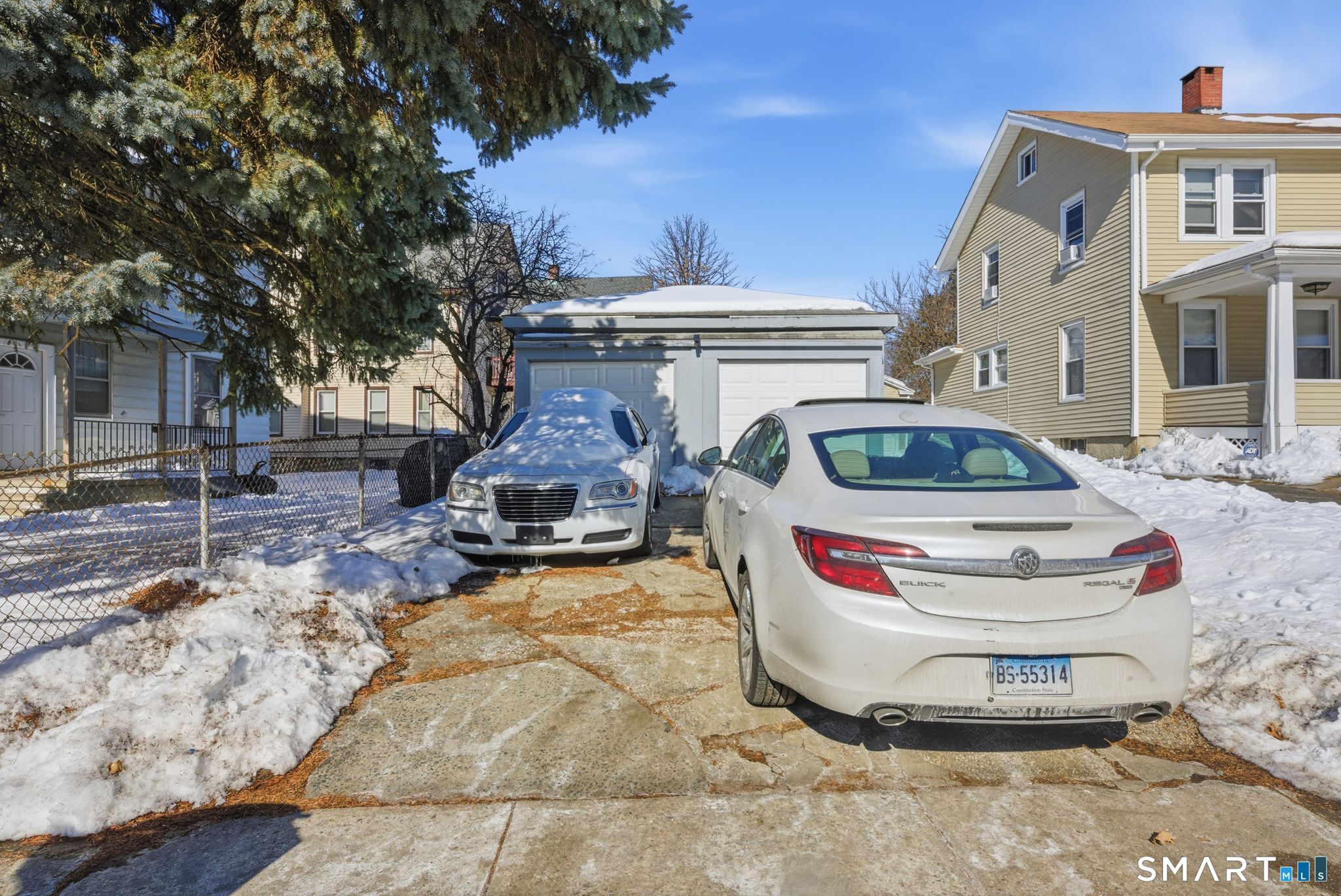 254 Wayne Street Bridgeport, CT 06606 - Photo 31 of 36 Garage and Driveway