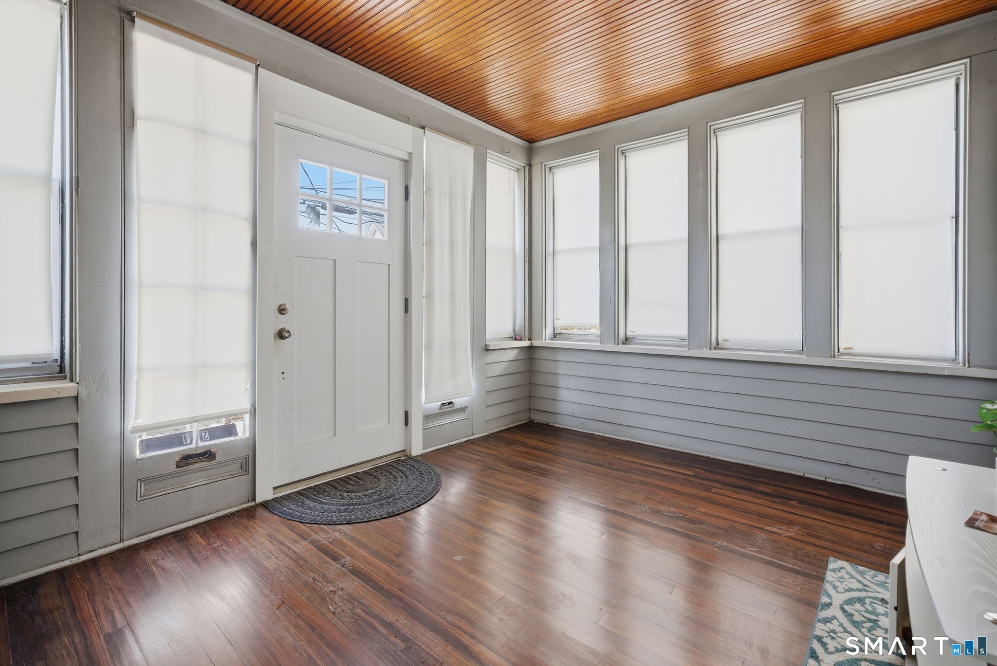 254 Wayne Street Bridgeport, CT 06606 - Photo 4 of 36 First floor entry