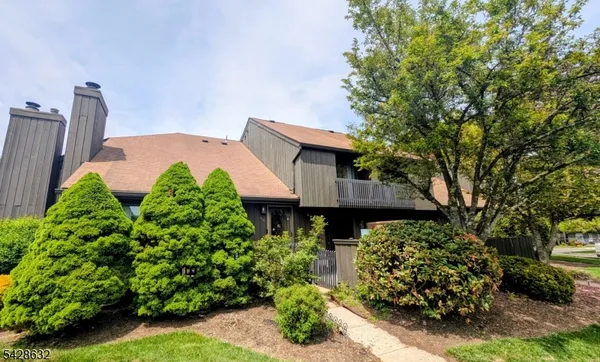$599,000 | 516 Westgate Drive, Edison, NJ 08820