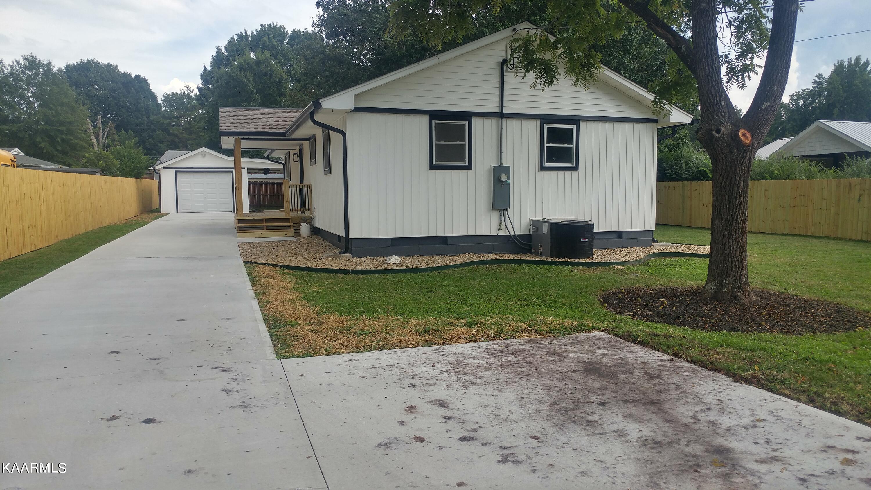 109 Marshall Circle Oak Ridge, TN 37830 - Photo 2 of 40 0902221550a_HDR