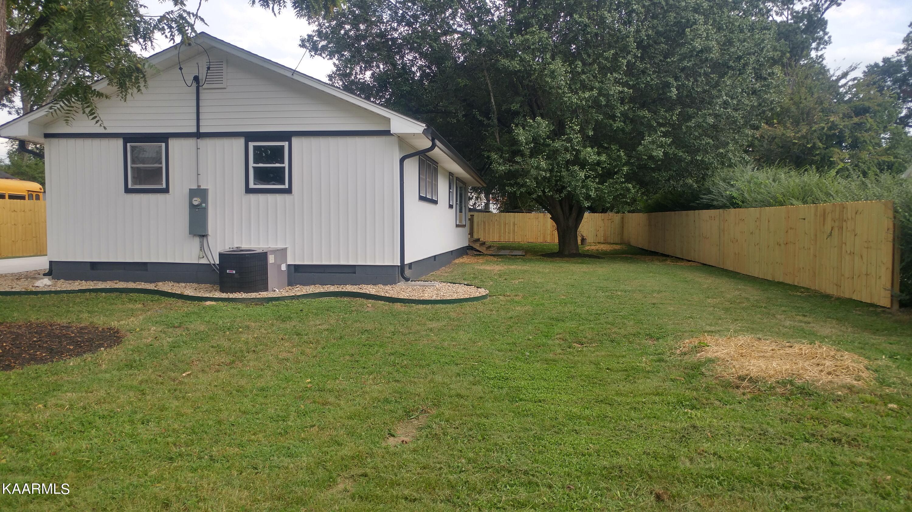 109 Marshall Circle Oak Ridge, TN 37830 - Photo 3 of 40 0902221551_HDR