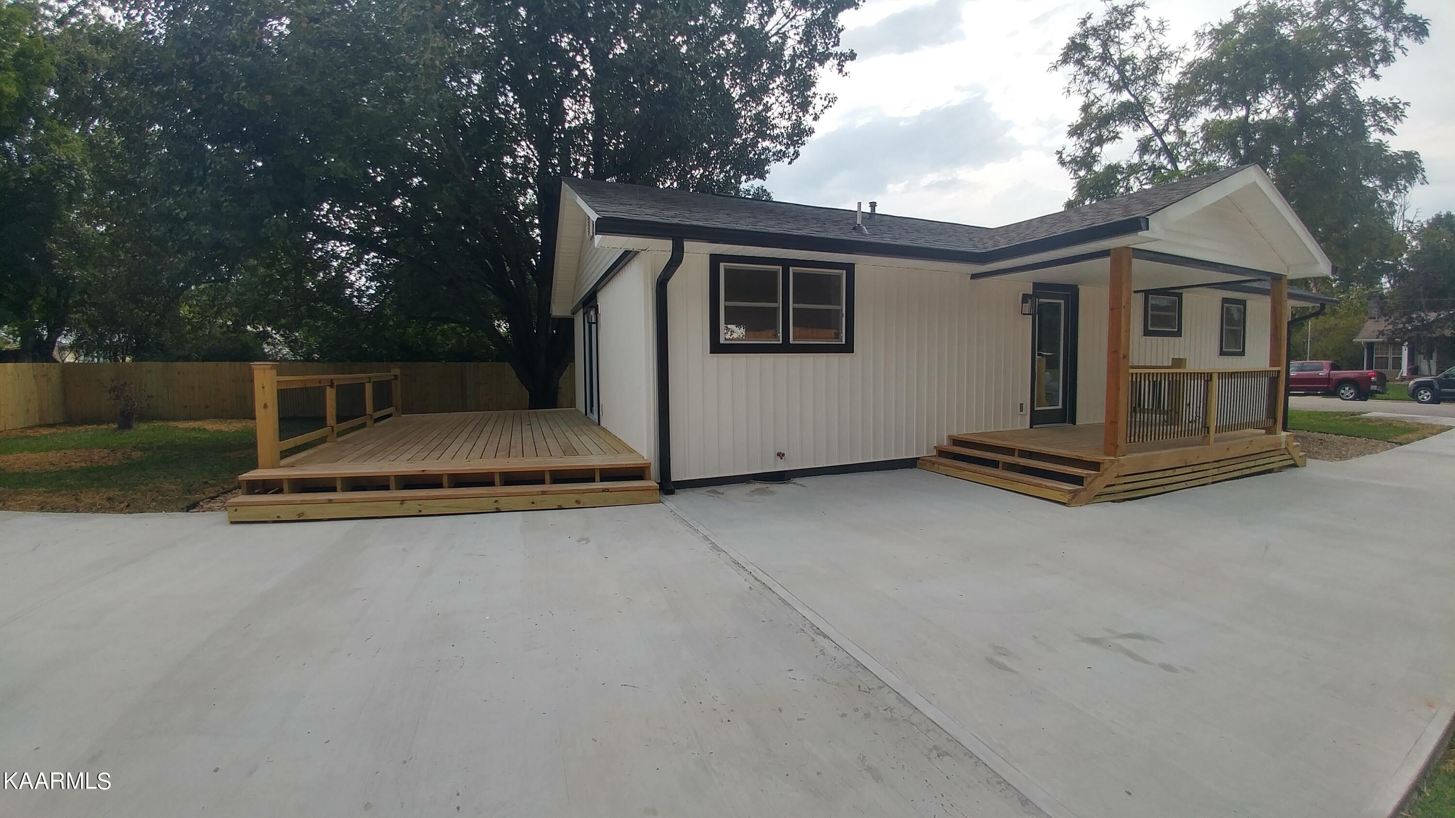 109 Marshall Circle Oak Ridge, TN 37830 - Photo 4 of 40 0902221552_HDR