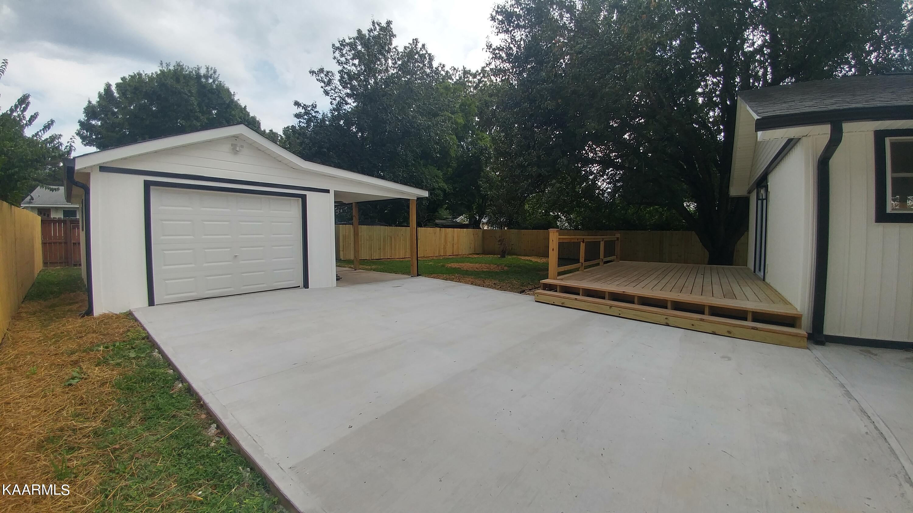 109 Marshall Circle Oak Ridge, TN 37830 - Photo 5 of 40 0902221551a_HDR