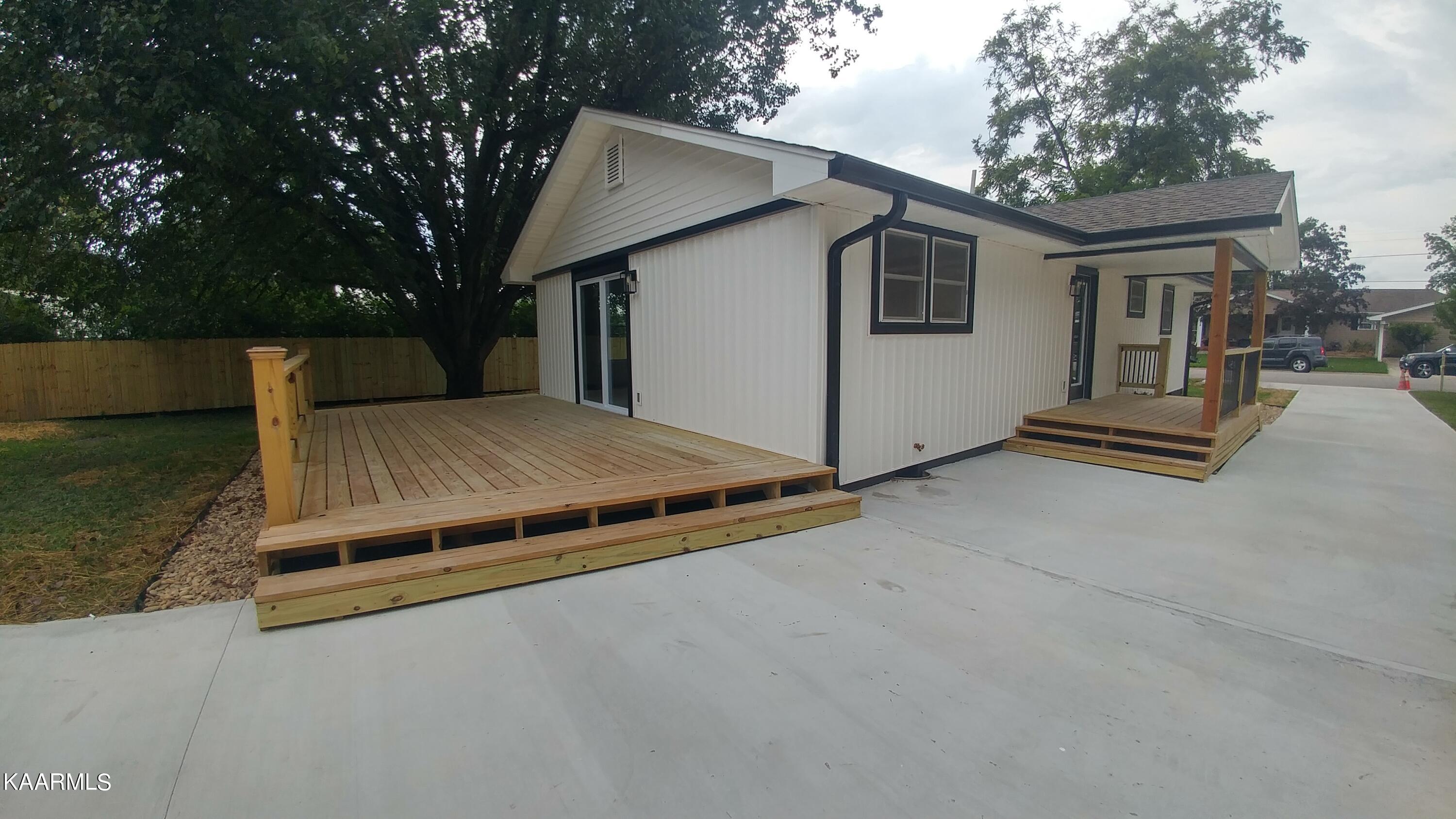 109 Marshall Circle Oak Ridge, TN 37830 - Photo 6 of 40 0902221556_HDR