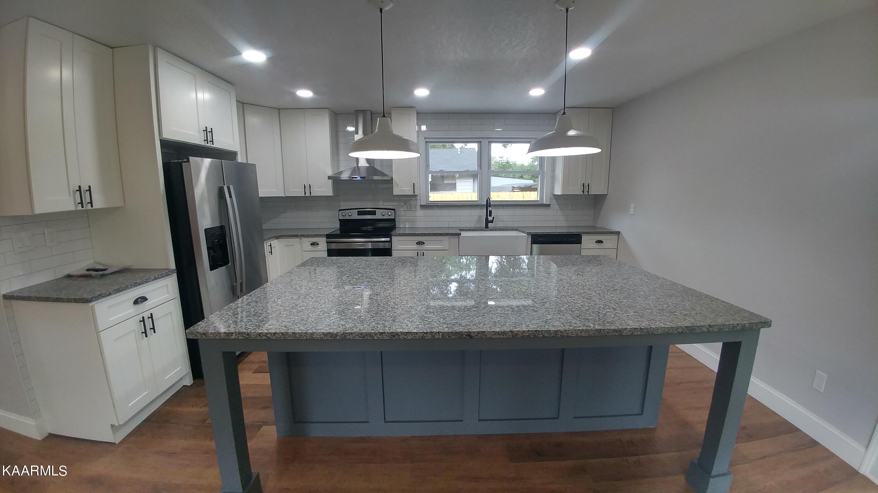 109 Marshall Circle Oak Ridge, TN 37830 - Photo 8 of 40 0902221535a_HDR