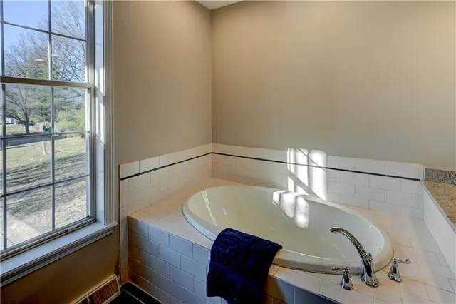 $224,900 | 1133 A Northwest 12 Street, Unit A, Blue Springs, MO 64015