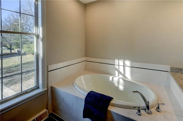 $214,900 | 1133 A Northwest 12 Street, Unit A, Blue Springs, MO 64015