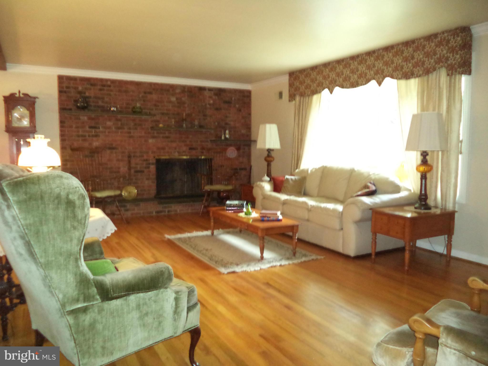 5415 Keppler Road Temple Hills, MD 20748 - Photo 8 of 24 Living Room