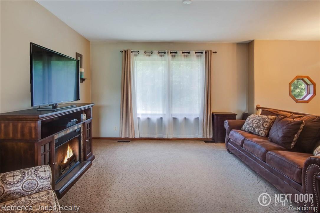 8890 Dwyer Road Howell, MI 48855 - Photo 16 of 32 DSC06323Blended.jpg