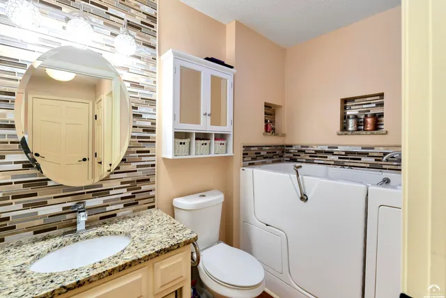 $1,250,000 | 32543 West 95th Street, De Soto, KS 66018