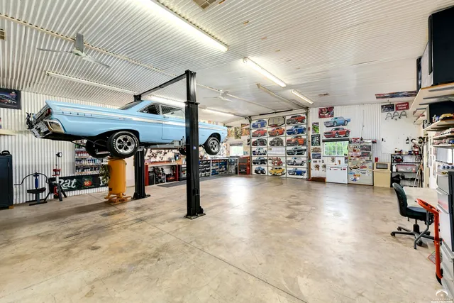 $1,250,000 | 32543 West 95th Street, De Soto, KS 66018