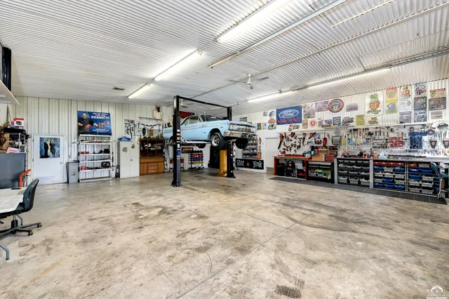 $1,250,000 | 32543 West 95th Street, De Soto, KS 66018