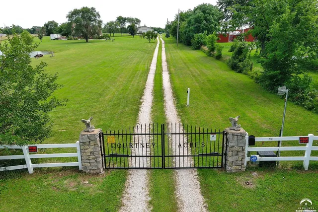 $1,250,000 | 32543 West 95th Street, De Soto, KS 66018