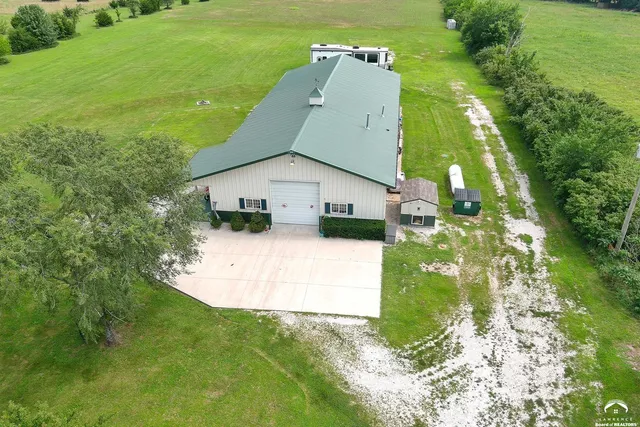 $1,250,000 | 32543 West 95th Street, De Soto, KS 66018