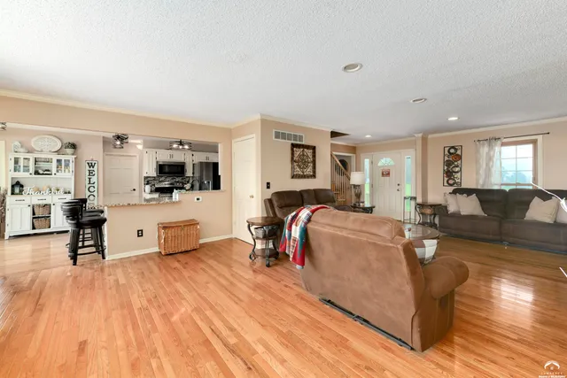 $1,250,000 | 32543 West 95th Street, De Soto, KS 66018