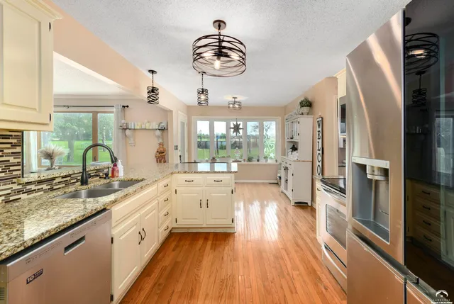 $1,250,000 | 32543 West 95th Street, De Soto, KS 66018