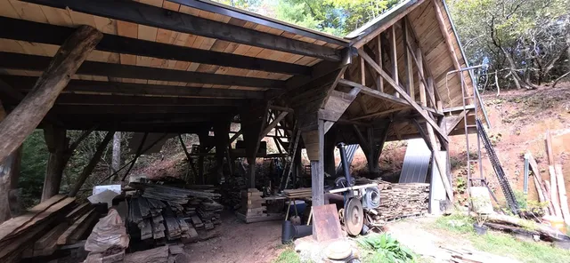 a view of entryway with outdoor seating