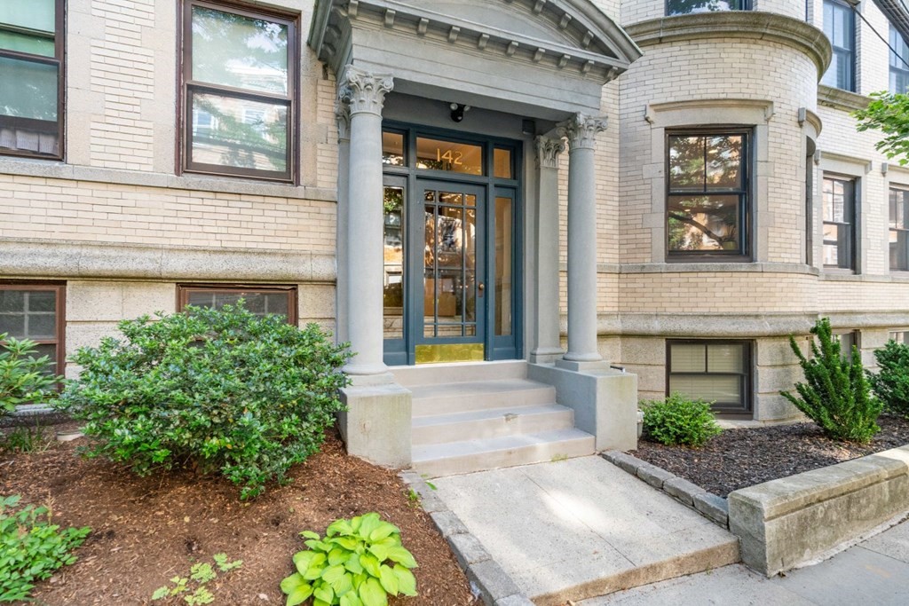 142 Fuller Street, Unit 2 Brookline, MA 02446 - Photo 1 of 20