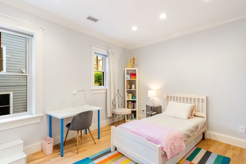 142 Fuller Street, Unit 2 Brookline, MA 02446 - Photo 7 of 20