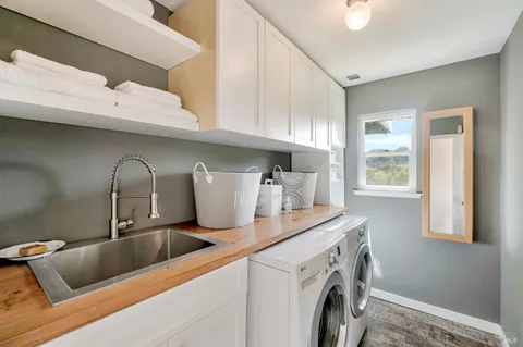 $1,395,000 | 1000 East Sunnyslope Road, Petaluma, CA 94952