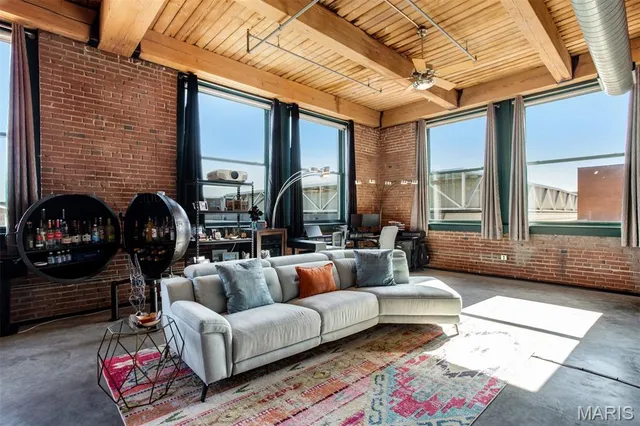 $300,000 | 901 Washington Avenue, Unit 309, St. Louis, MO 63101