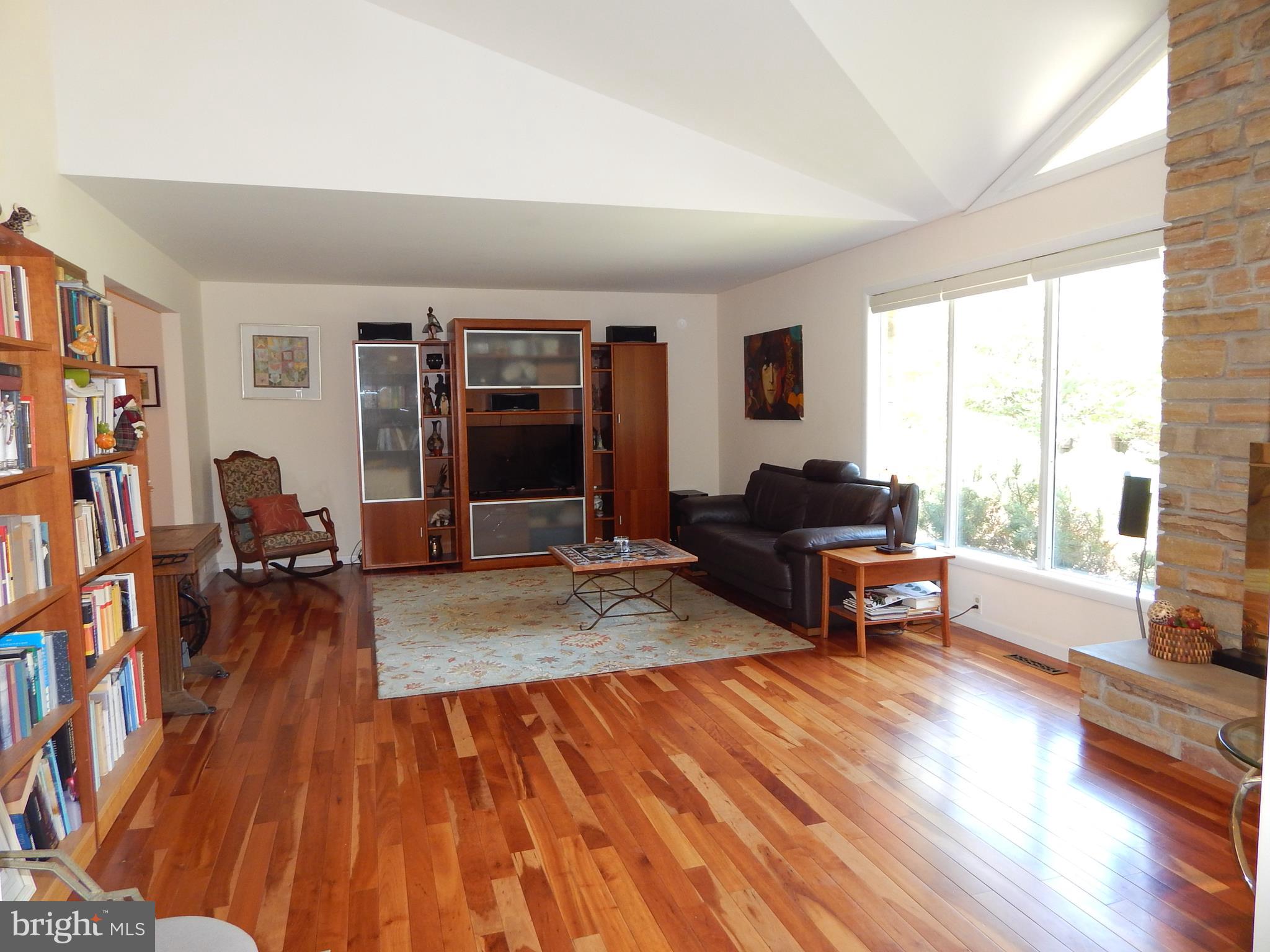 42 Mountainview Road Ewing, NJ 08628 - Photo 17 of 21 Living room