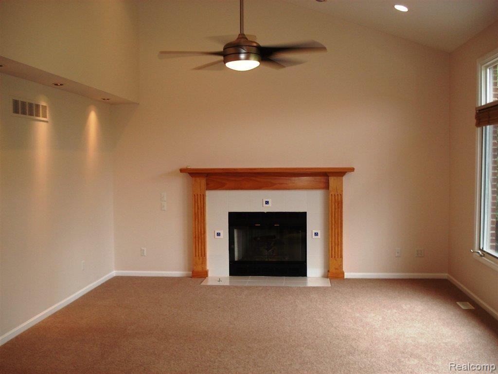 1190 Brunswick Rochester, MI 48309 - Photo 17 of 25 family room.JPG