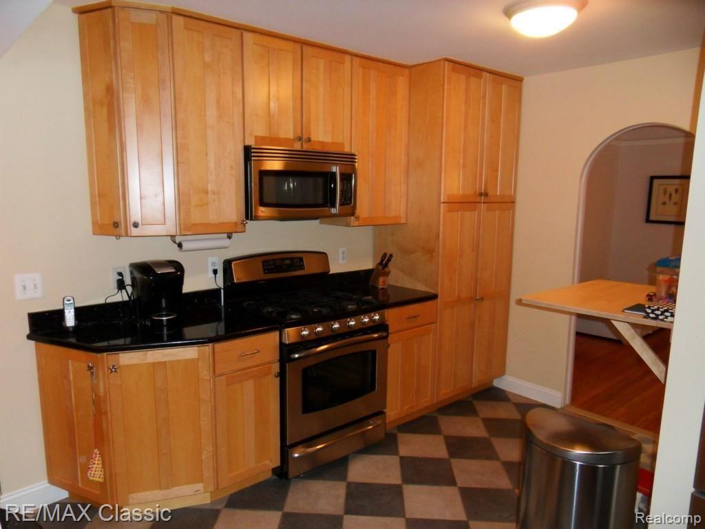 232 Woodside Road Royal Oak, MI 48073 - Photo 7 of 90 SDC15322.jpg