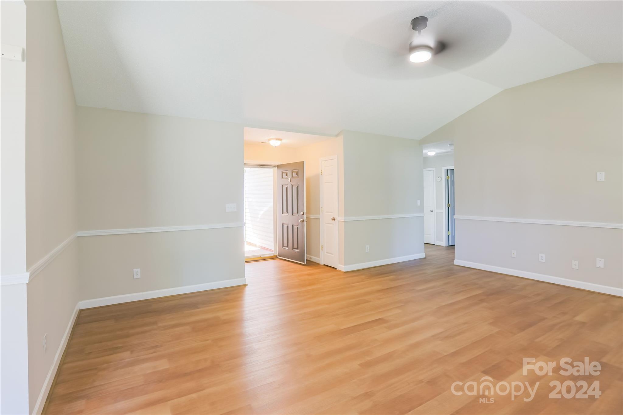 11137 Palestrina Road Charlotte, NC 28215 - Photo 4 of 34 Gallery Image 4