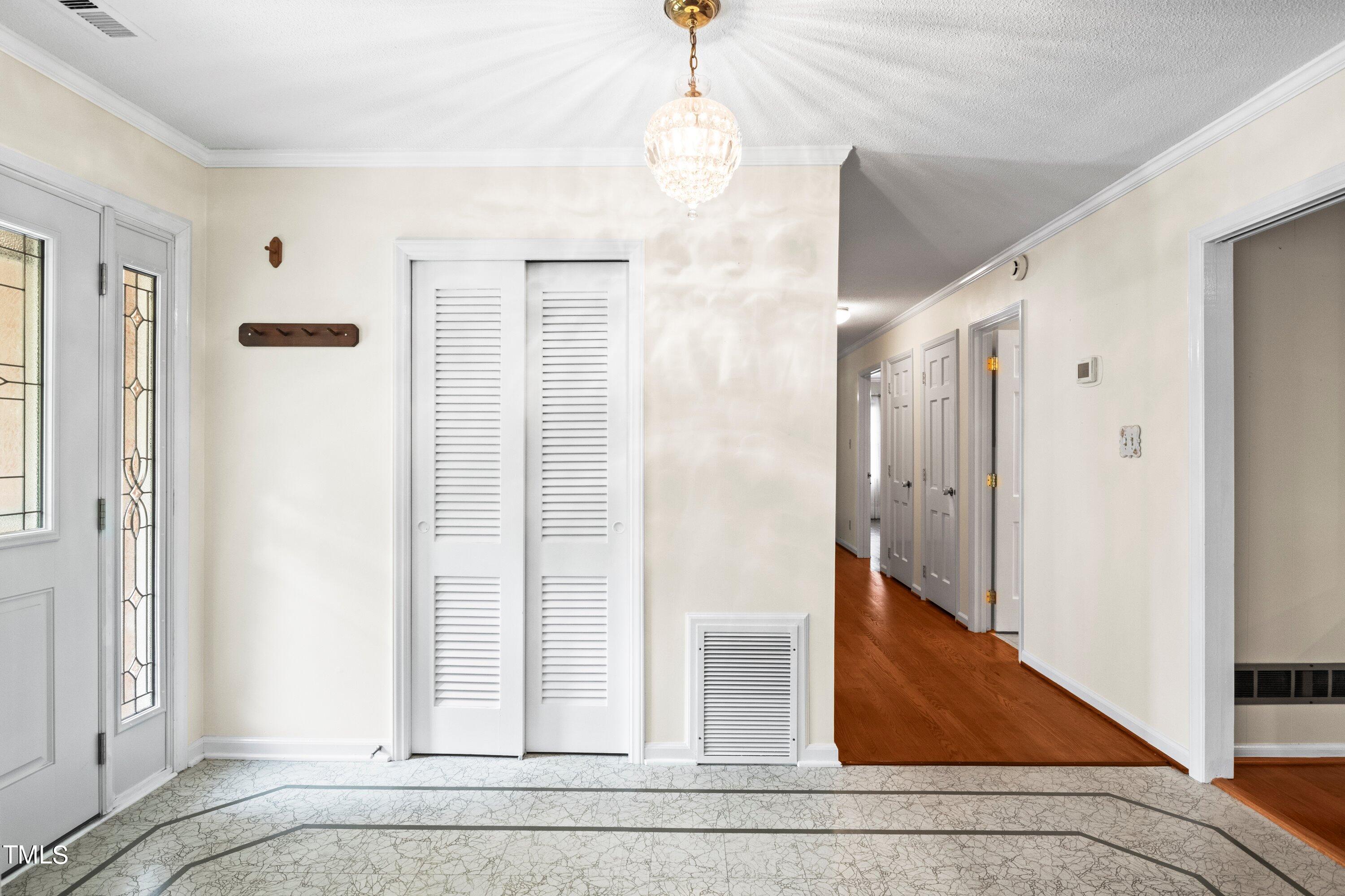 4809 Connell Drive Raleigh, NC 27612 - Photo 6 of 51 10-202406124809 Connell Dr004