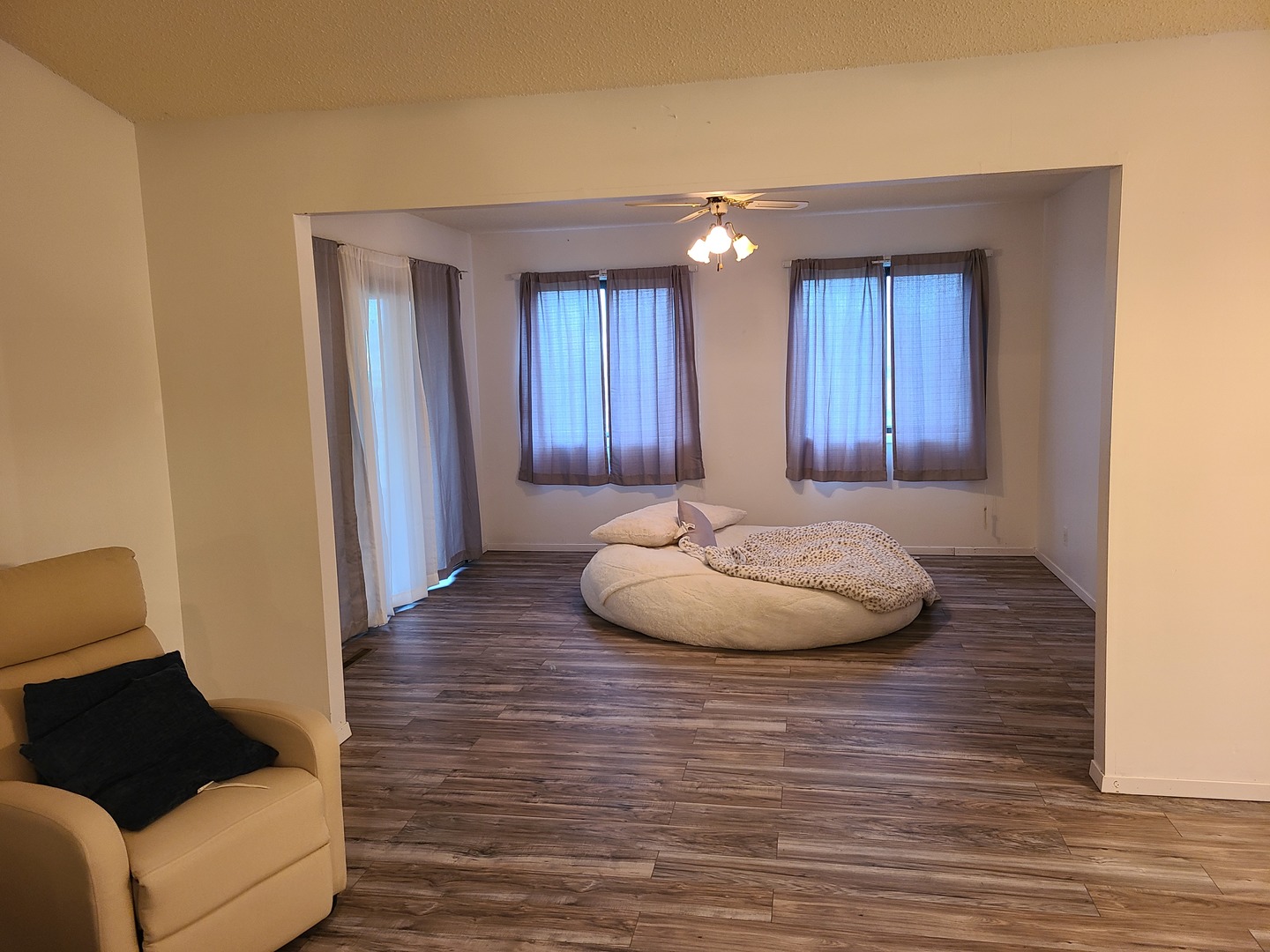 2001 Eagle Ridge Court, Unit A Urbana, IL 61802 - Photo 6 of 30 a living room with furniture and a wooden floor