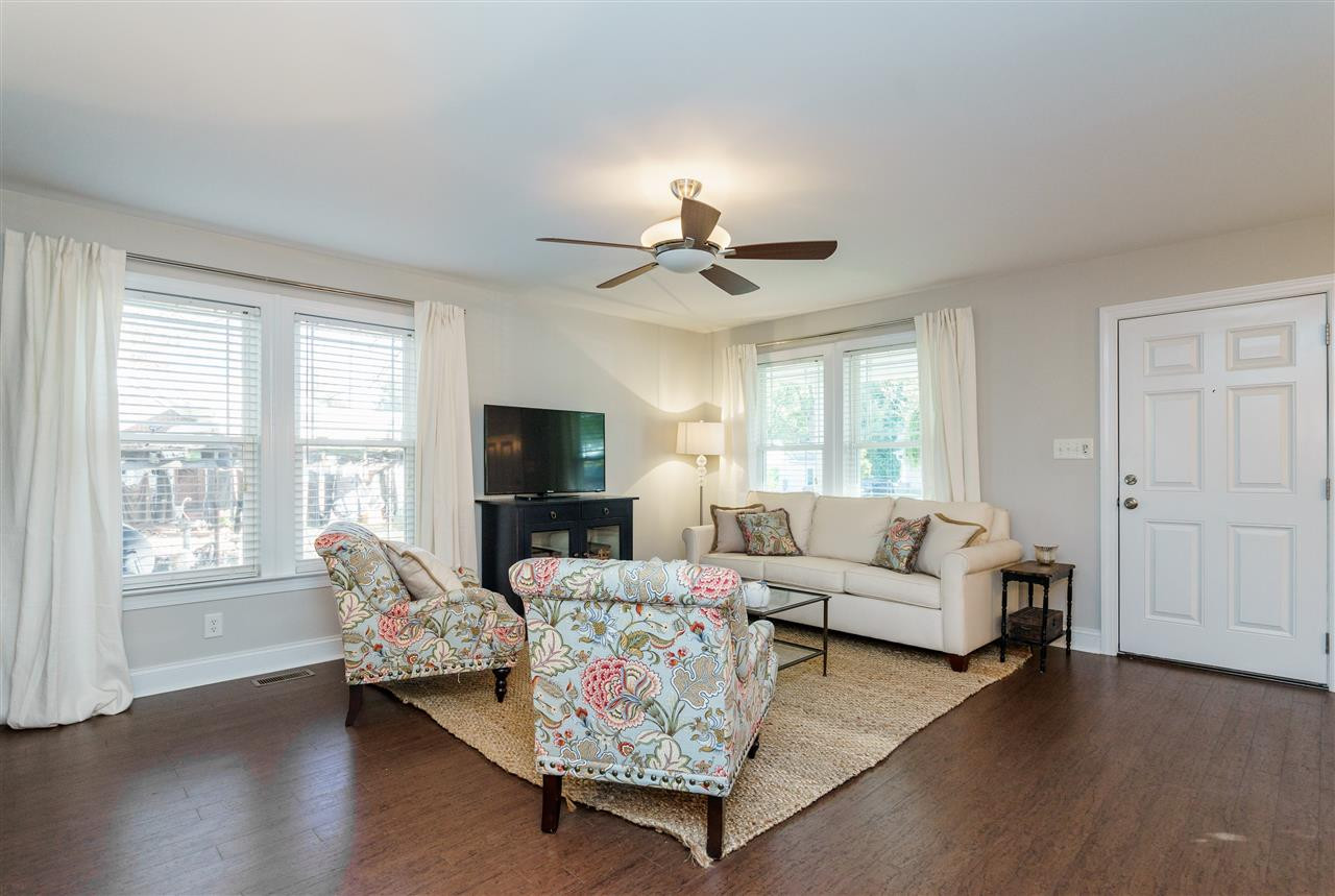 712 South East Street Raleigh, NC 27601 - Photo 2 of 25 Living Room