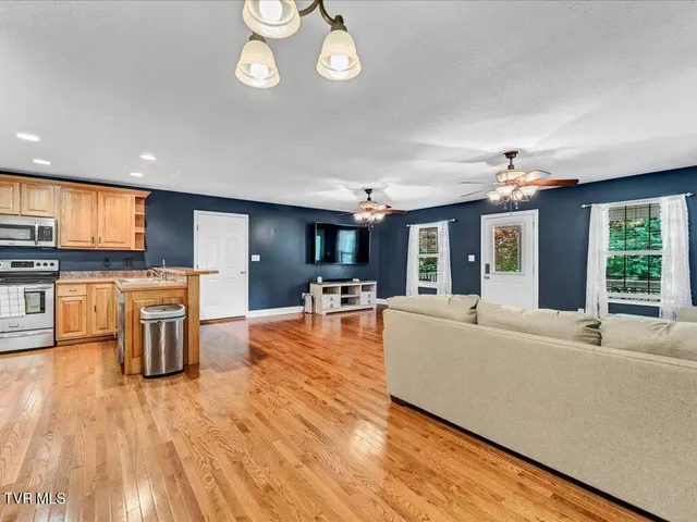 $297,000 | 120 Oak Road, Powell, TN 37849