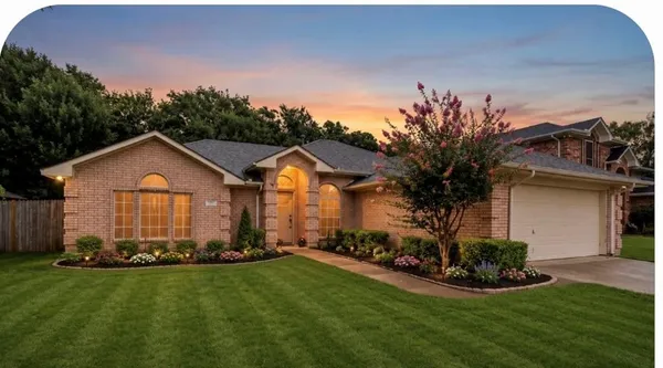 $378,500 | 412 Glenbrook Drive, Kennedale, TX 76060
