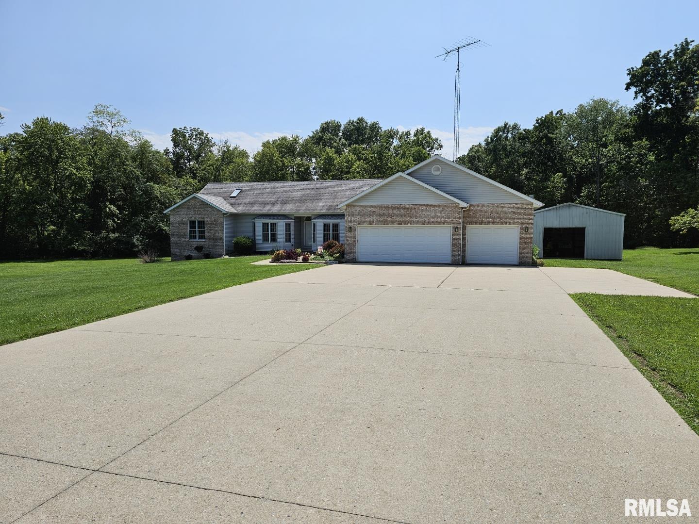 10623 East Richview Road Mount Vernon, IL 62864 - Photo 4 of 48 Gallery Image 4